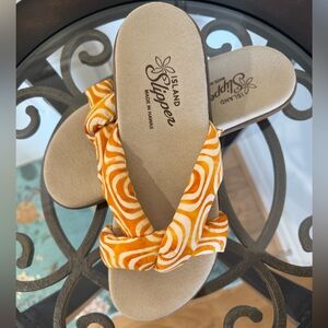 Island Slipper Puff Slide